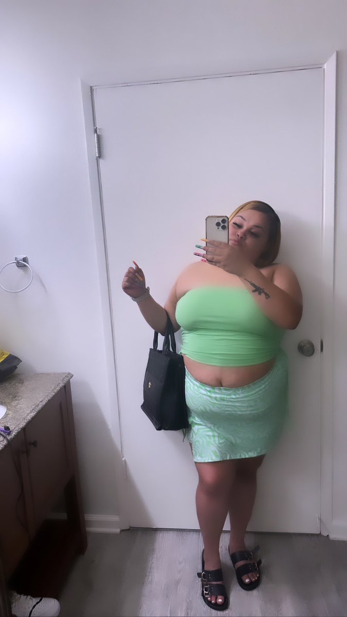 big body in da mirror >>
