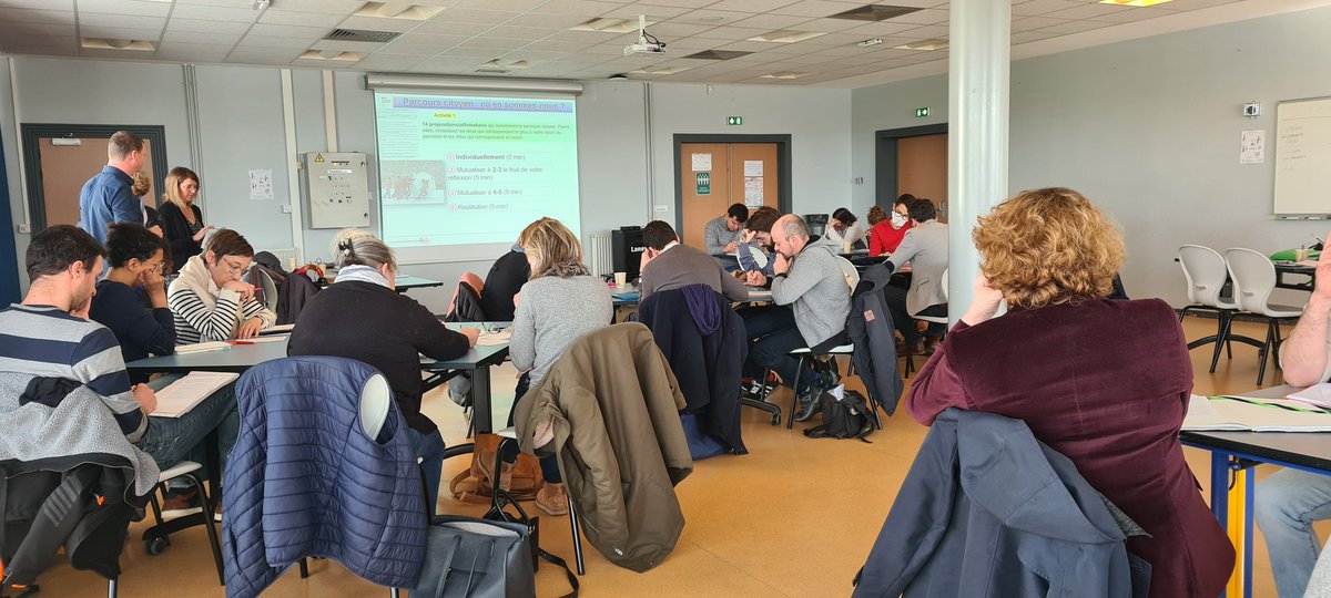 Dernière journée de formation dans le cadre du plan laïcité. Une réflexion autour de la notion de parcours citoyen. Comment (re)construire le parcours en équipe. #CircoCN