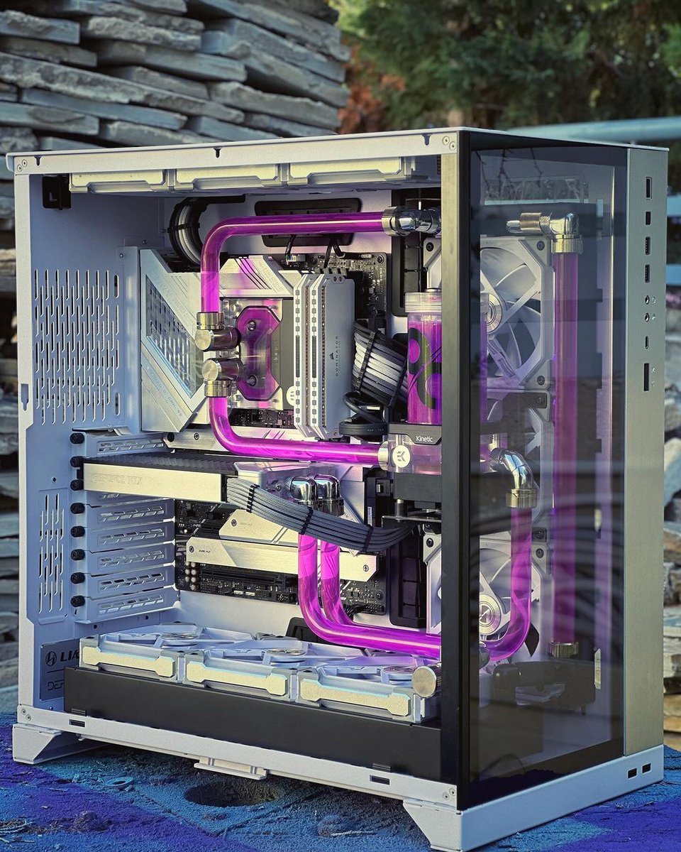 A full-white build with purple custom water cooling still rocks!🤩 📸Photo Credit @OPcbuilds #LIANLI #O11DXL #PC