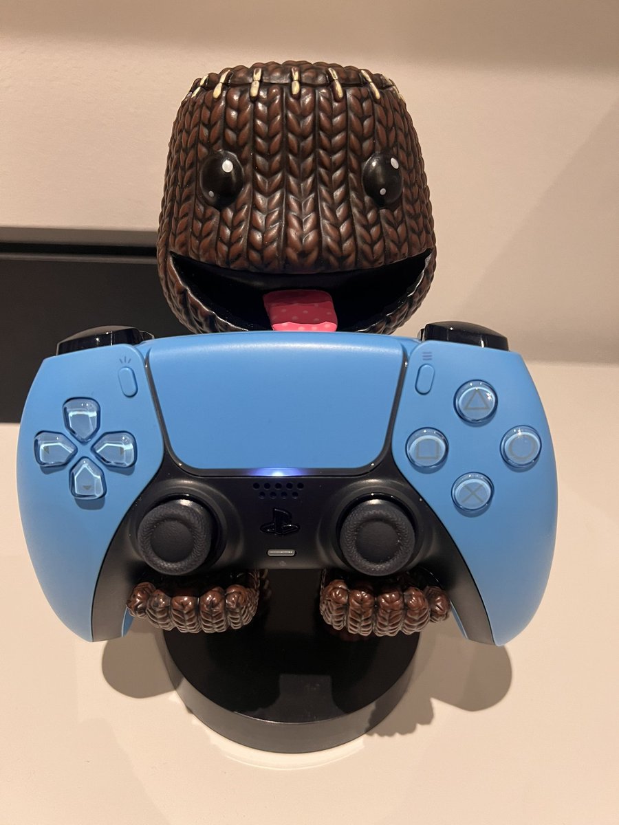 “The perfect controller holder doesn’t exist” 😍 @LittleBigPlanet