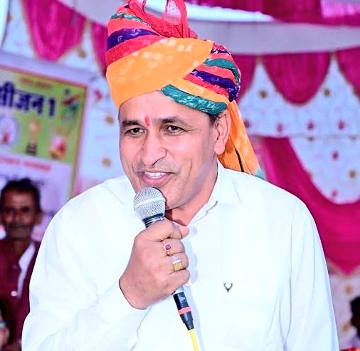 SJyani03pilot's tweet photo. #बाड़मेर वालों किसको चुन रहे हो........?

#लोकसभा_चुनाव_2024 #Barmer

उम्मेदाराम बेनीवाल           रविन्द्र सिंह भाटी
        (INC)                    (Independent) https://t.co/v5jICA8UnF
