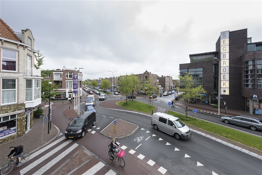 De komende periode krijgen gemeenten, provincies en waterschappen nieuwe mogelijkheden om hun wegen veiliger te maken met geld van het Rijk. Bijvoorbeeld fietspaden verbreden of rotondes aanleggen 🚲🚗 Tot 2030 is hiervoor 500 miljoen beschikbaar gesteld: rijksoverheid.nl/ministeries/mi…