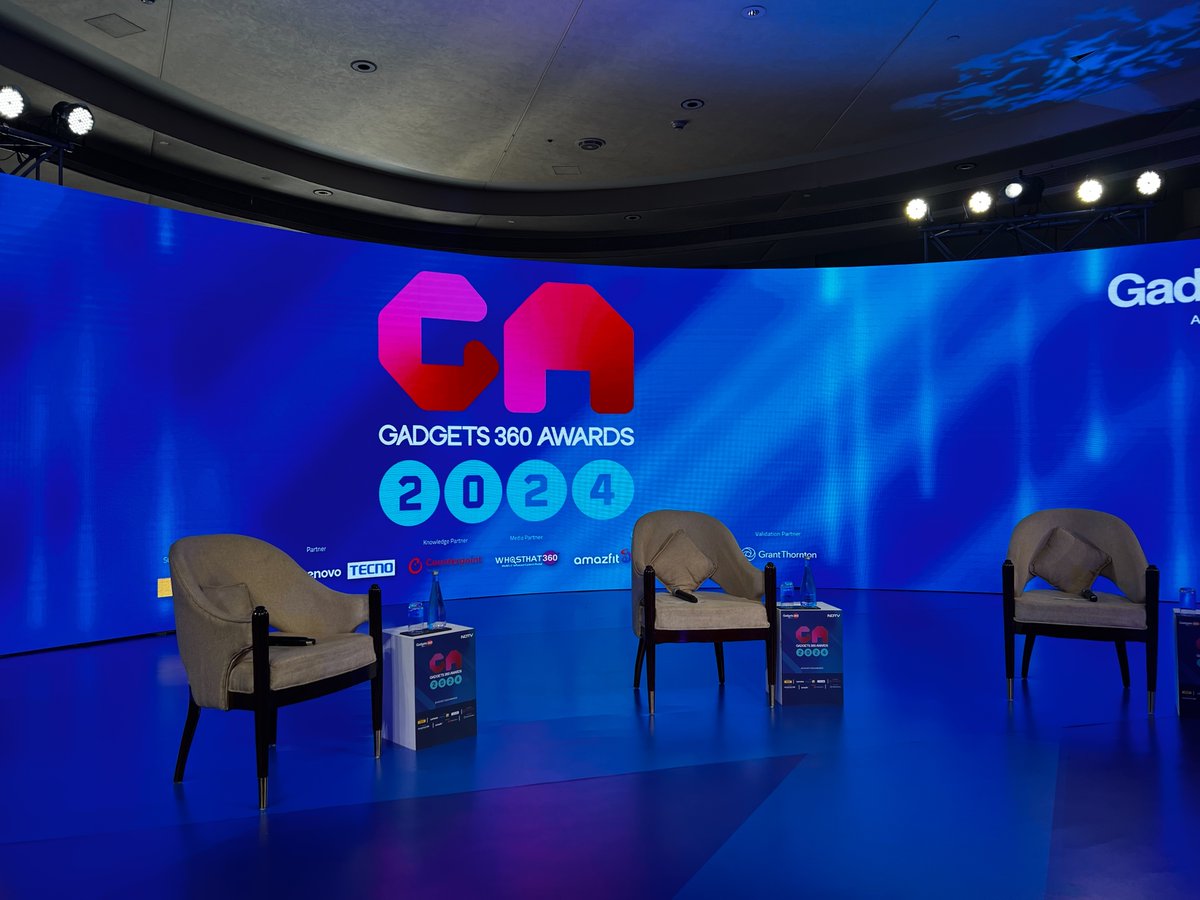 Poco is doing something interesting at the NDTV #Gadgets360Awards. Make sure to catch it live at 2:30 PM! Watch here: youtube.com/watch?v=7S2co6… @IndiaPOCO | @Himanshu_POCO