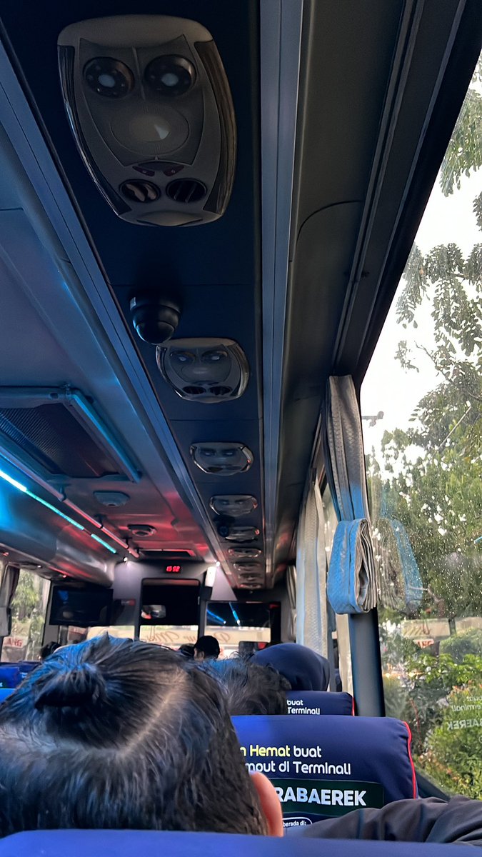 jaejaejedo's tweet photo. update life hari ini SUMPAH capeeee banegtt 😭😭😭 4 sks 2 matkul dan semuanya mundur jadwalnyaa jadi baru bisa balik ke sby skrg kek NAwURRRR semacet apa terminal arjosari kl jam jam rawan kek giniiii udah niatan beli air soalnya pasti buka dijalan ini fixxxx https://t.co/UJfIeRM4Jo