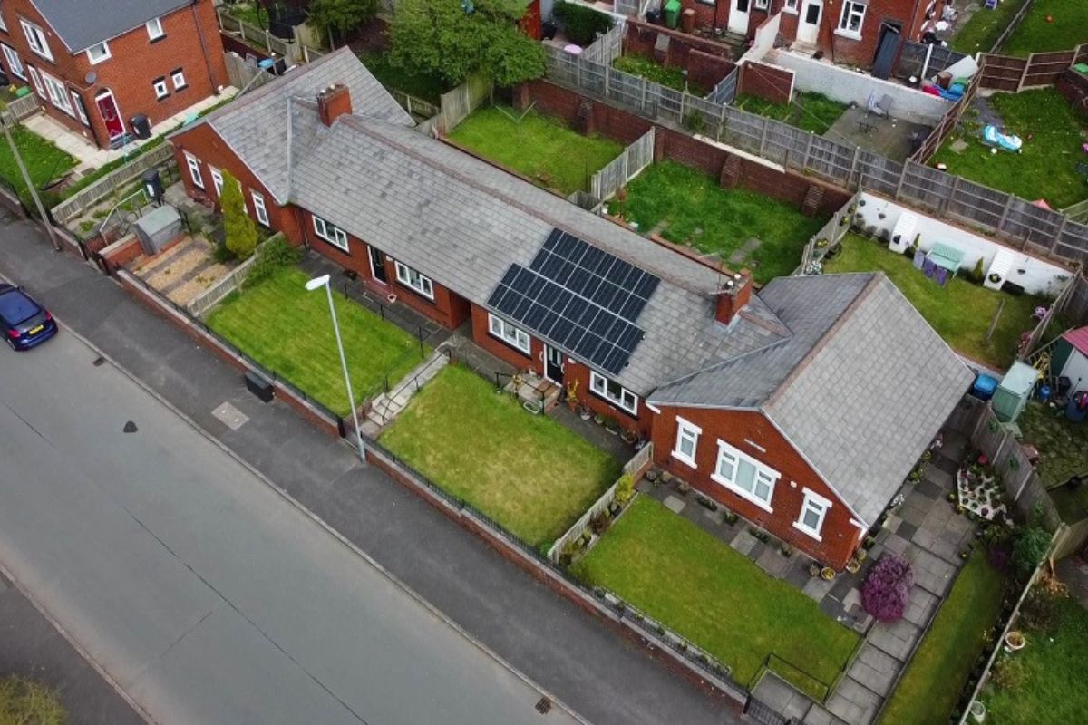 Funding from the first two waves of the Social Housing Decarbonisation Fund has allowed @FirstForFCHO to upgrade around 200 homes making them more energy efficient. This is part of a programme to retrofit 3,800 properties bit.ly/43C0q56 #solutionsatscale