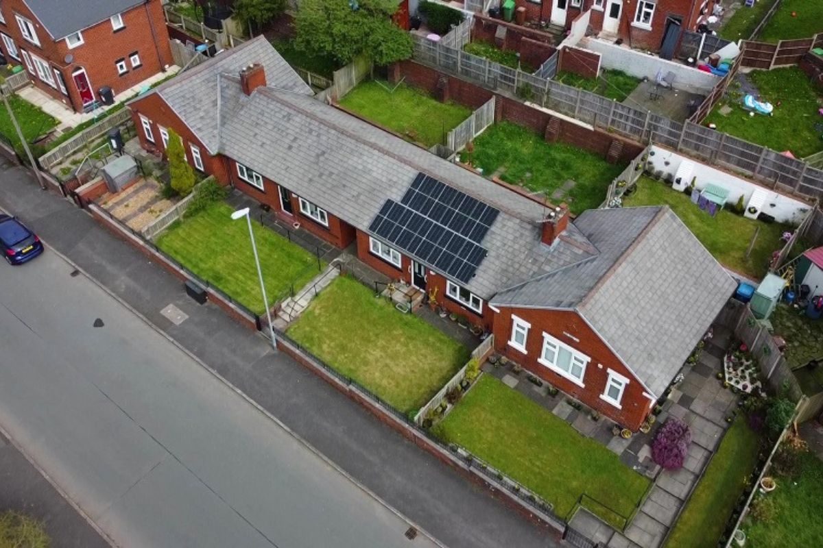 unlocknetzero's tweet image. Funding from the first two waves of the Social Housing Decarbonisation Fund has allowed @FirstForFCHO to upgrade around 200 homes making them more energy efficient. This is part of a programme to retrofit 3,800 properties bit.ly/43C0q56 #solutionsatscale