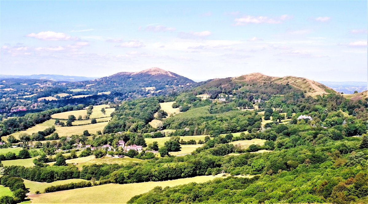 Not too far from home for this week's #AlphabetChallenge - letter M: the glorious #MalvernHills! 💚💚💚 @ThePhotoHour @StormHour @StormHourMark @VisitWorcs @lebalzin @YoushowmeP @TheMalvernsTIC @MalvHillsTrust #ePHOTOzine #WorcestershireHour #ePHOTOzine #landscapephotography