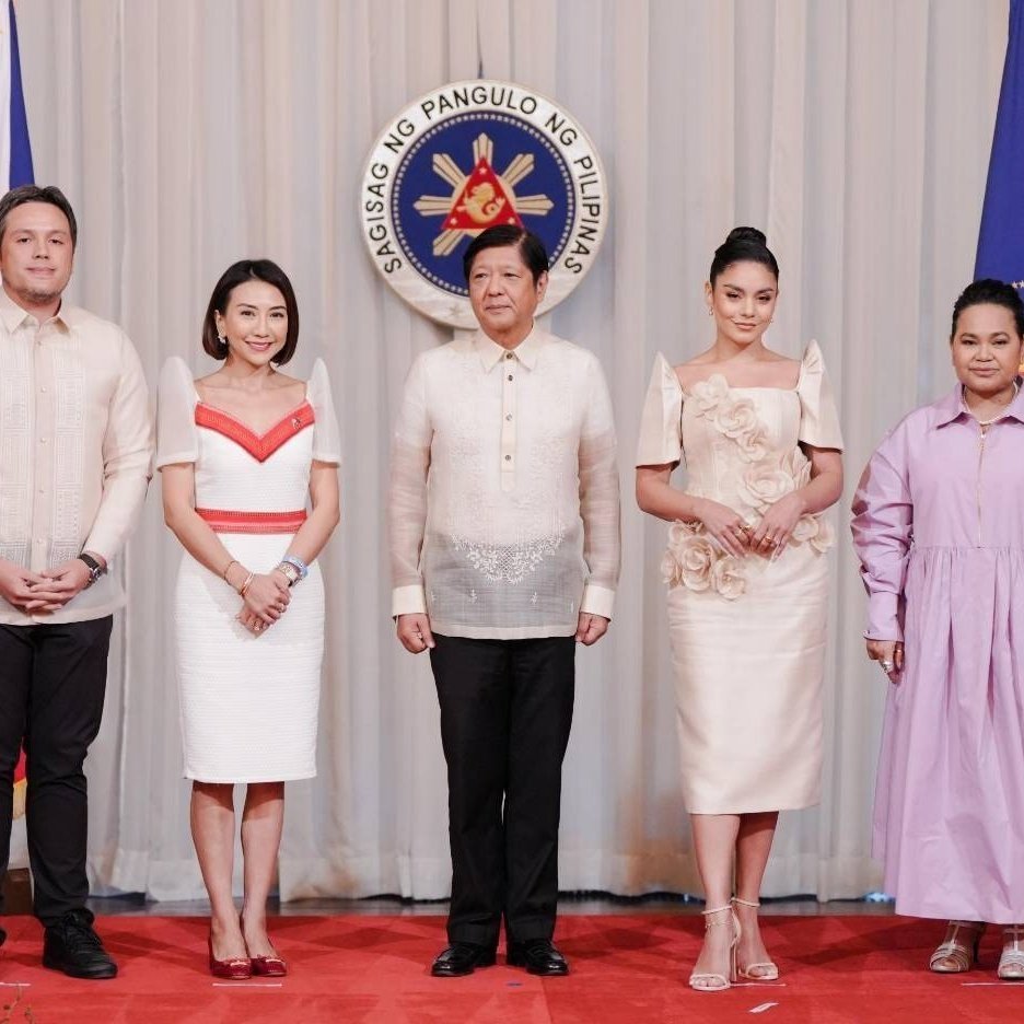 Bb_menita03's tweet image. foreign celebs doing the most random things in philippines - a thread 

1. vanessa hudgens delegated as the ph's global tourism ambassador