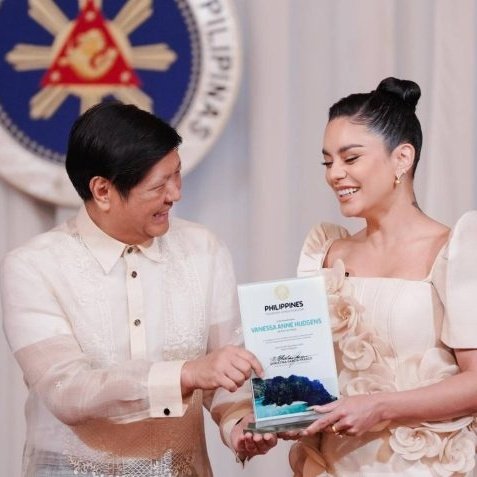 Bb_menita03's tweet image. foreign celebs doing the most random things in philippines - a thread 

1. vanessa hudgens delegated as the ph's global tourism ambassador