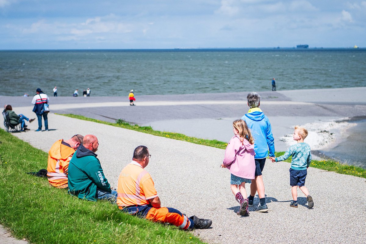 Jaarverslag 2023: Blik naar buiten Vandaag heeft de Gezondheidsraad het Jaarverslag 2023, getiteld ‘Blik naar buiten’, gepubliceerd. gezondheidsraad.nl/actueel/nieuws… #gezondheidsraad #jaarverslag