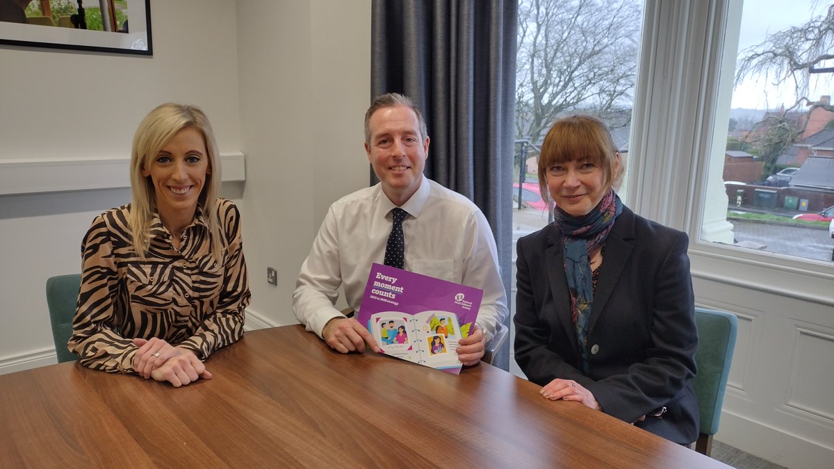 Great to meet with @carlalockhart and Minister for Education @paulgivan to talk about a Sign Language GCSE being introduced to schools in Northern Ireland. Look forward to working together on this! #deaf #SignLanguage #RightToSign #DeafChildren @Education_NI