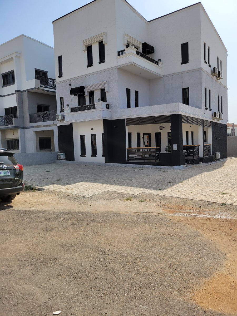 Synergyrealpro's tweet image. A luxury 5 bedroom smart house at Katampe Extension partly furnished with AC' s wall paintings etc. It has a gate house .We recommend viewing.
Contact - 08188862193
 Prize:350M