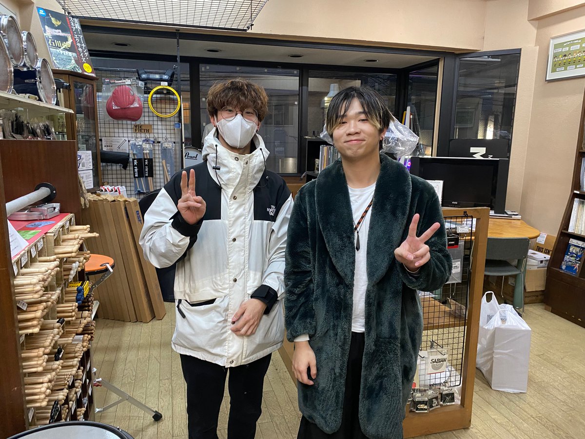 3/26 香港からのお客様です！
ご来店ありがとうございました。
Equator Dragon Drum &amp; Bugle Corps
Ryan さんとお友達
Thank you for coming to our store from Hong Kong.
If you have another chance, please come and visit us.
#musicmart #equatordragon