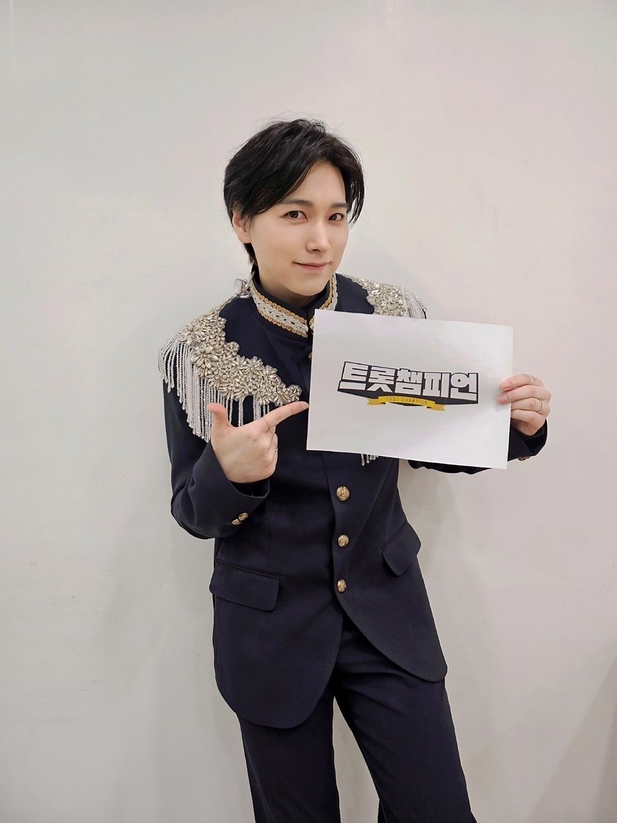 LIU_Sungmin's tweet image. [#성민] MBC ON &amp;lt;트롯챔피언&amp;gt; 8:00 PM
비오는 날 더욱더 어울리는 #애리
오늘의 마무리는 #성민 이랑 함깨해요😍
#트롯챔피언 본방사수💖

youtube.com/live/8eb41KJCm…