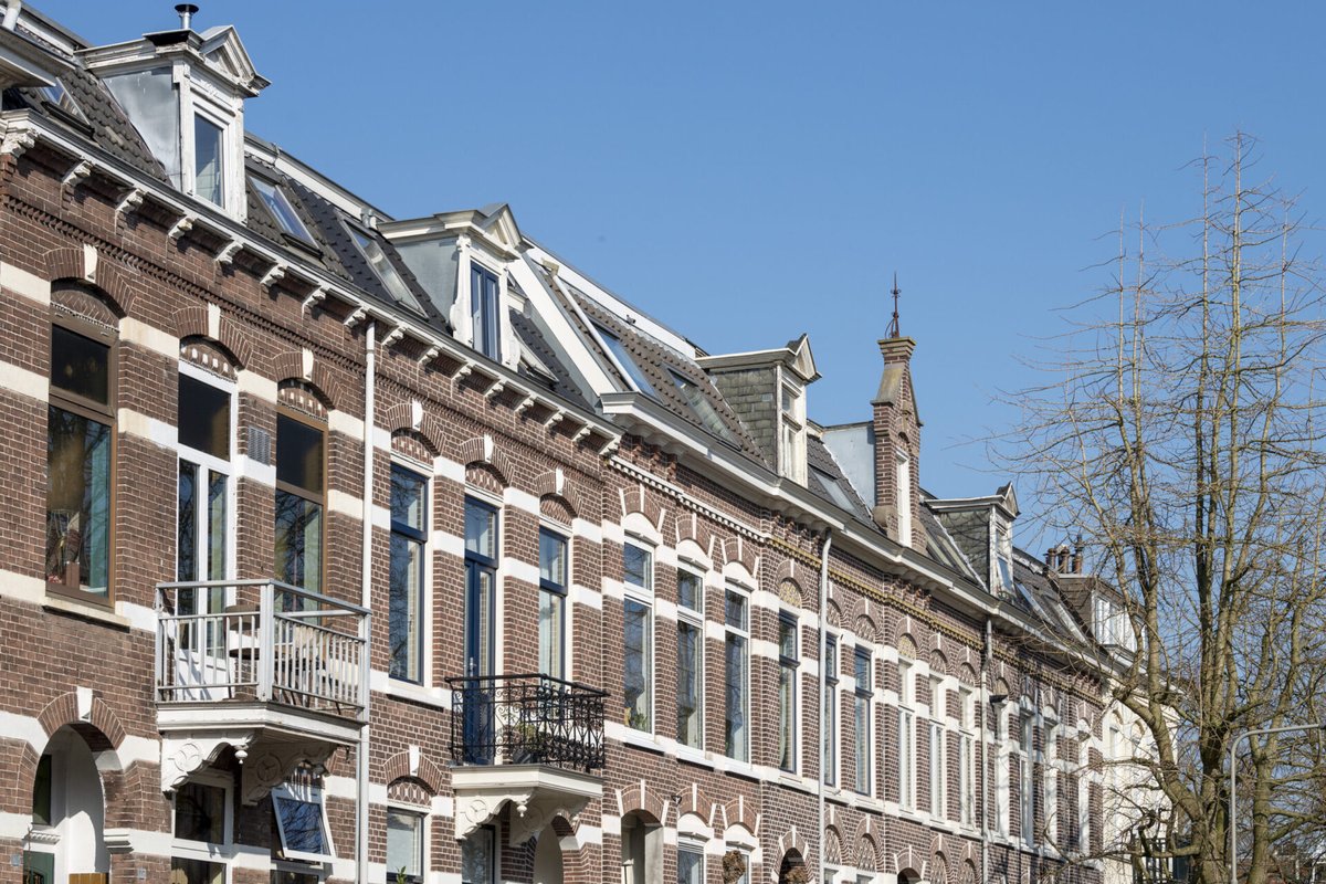 Gister heeft de <a href="/ArnhemRaad/">Gemeenteraad Arnhem</a> de nieuwe Woonvisie aangenomen! Onze inzet: Voorkom stilstand, bouw de juiste woningen, benut en verbeter de huidige woningvoorraad en bouw ook voor studenten en starters! <a href="/D66Arnhem/">D66 Arnhem</a> 

Al onze verbetervoorstellen zijn aangenomen! 🥳⬇️