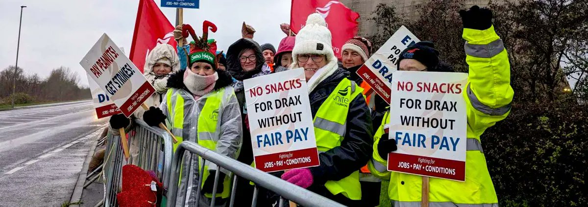 redladder's tweet photo. 📢🪣Tonight's #WNGB2024 bucket rattle is for @UniteNEYH supporting strikers at Drax power station, @CityVarieties' https://t.co/vRFy2djp3R & #RedLadderLocal.
If you can spare anything, rattly or foldy😉, pls bring. Thank you x #SupportTheStrikers https://t.co/XmoXYsPzmx