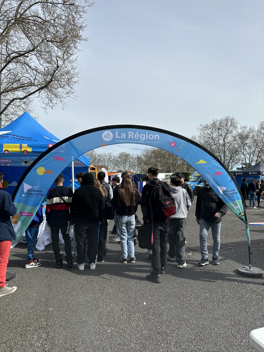 mlbdm69's tweet photo. 🚐 La Caravane des métiers est passée à Bron ! 💼

Encore merci à @auvergnerhonealpes et la @villedebron pour cette journée 🙌

#caravanedesmetiers #orientation #auvergnerhonealpes #villedebron https://t.co/KIPBevn6rA