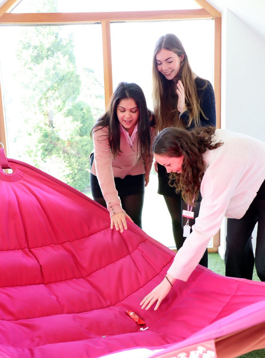 PipersSixthForm's tweet image. You&apos;re never too old for an Easter Egg Hunt! #PipersSixthForm enjoyed finding hidden chocolate in the Sixth Form Centre this morning. The last day of term is always such a fun one. #PipersFun #EndofTerm #EasterFun