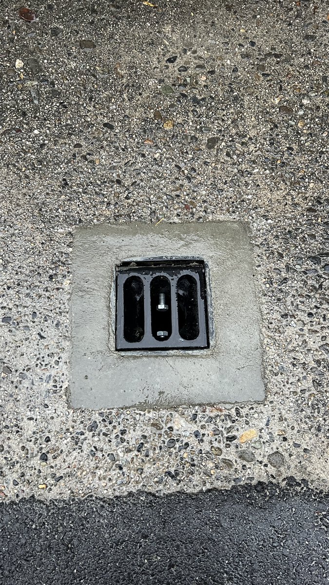 詰まっていた道路排水溝の流れを改善の記録写真（X掲載 2/3）