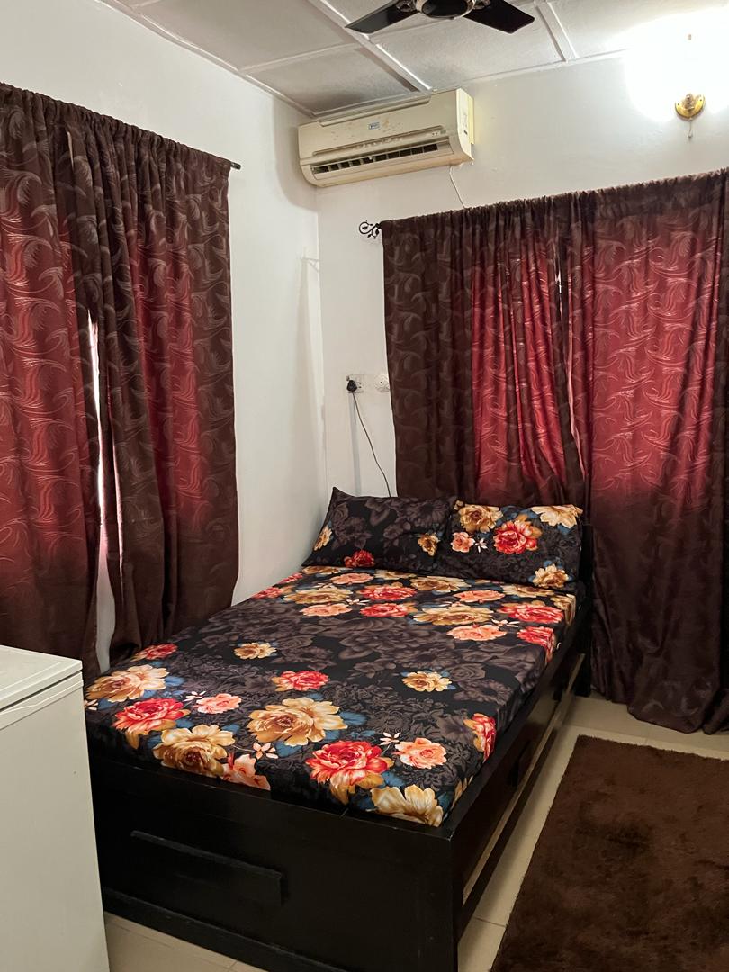 Synergyrealpro's tweet image. A very neat and descent studio apartment within Gaduwa Estate, It comes with 24 hrs power, very comfortable bed, blender, gas cooker and cutlers. it's very central with easy accessibility to the city centre.
We recommend viewing.
Price: #12,000
contact: 08188862193