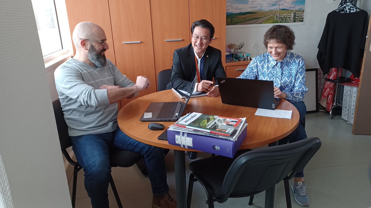 AnthonyNguyen4U's tweet photo. L'opération #CollecteTéléphoneCana bien lancée. >300 collecteurs @orange distribués par #CD15 aux communes collèges lycées epci maisons rurales. Les #cantaliens peuvent y déposer les mobiles usagés 🙏 Sabine et Christophe pour le travail avec des élus locaux. Je suis avec vous ❤️ https://t.co/oRGkVEnK5r
