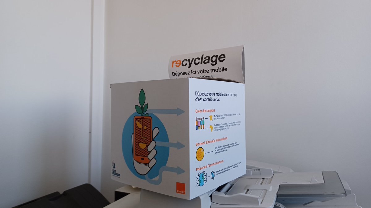 AnthonyNguyen4U's tweet photo. L'opération #CollecteTéléphoneCana bien lancée. >300 collecteurs @orange distribués par #CD15 aux communes collèges lycées epci maisons rurales. Les #cantaliens peuvent y déposer les mobiles usagés 🙏 Sabine et Christophe pour le travail avec des élus locaux. Je suis avec vous ❤️ https://t.co/oRGkVEnK5r