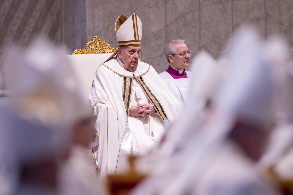 Pope Francis spoke for more than 20 minutes in his homily for today’s chrism Mass at the Vatican. 📷: @dibanezgut