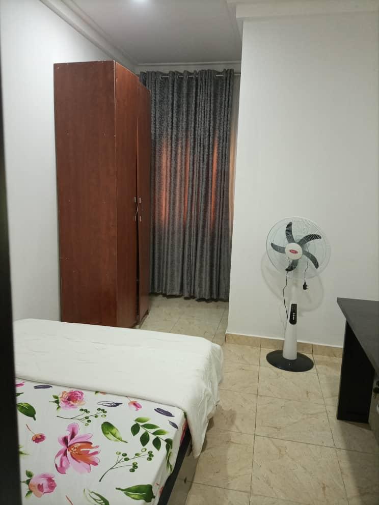 Synergyrealpro's tweet image. A nice studio apartment for short-let, its located within a serene estate environment at Apo, Abuja.
it comes with a smart TV, DSTV, furnished kitchen etc.
We recommend viewing.
price:#12,000 per day.
Contact - 08188862193