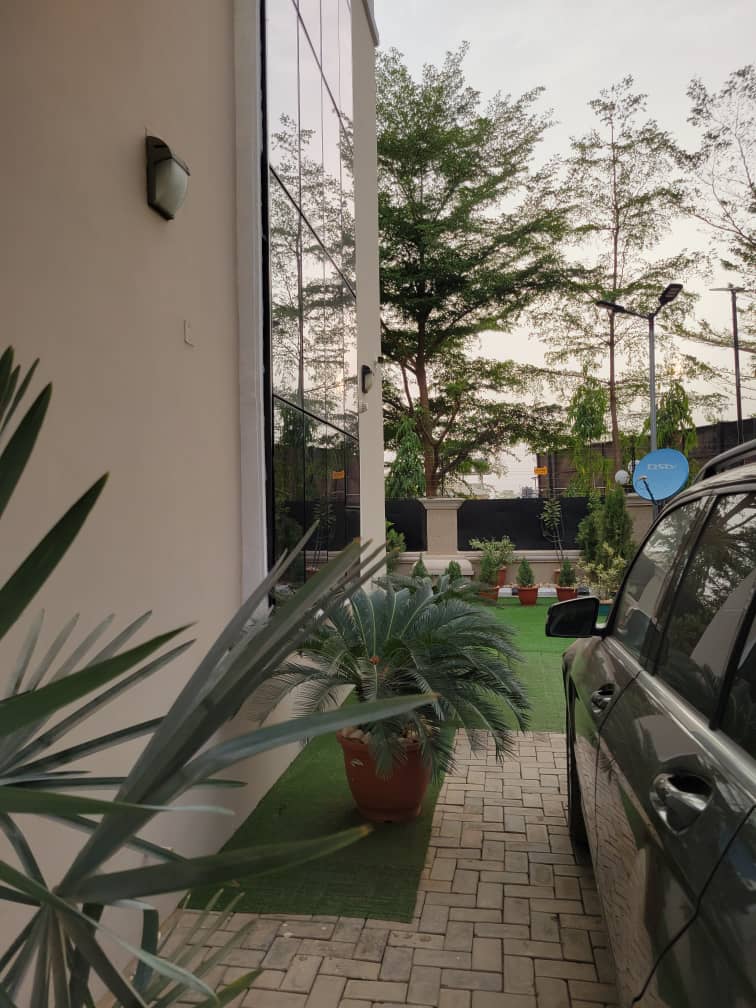 Synergyrealpro's tweet image. A spacious semi detached duplex at Apo . It comes with state of the art finishing.  
Whether you're seeking a comfortable family home or a stylish space, this spacious semi-detached duplex offers the perfect combination of modern design and convenience. 
Price:#200,000,000