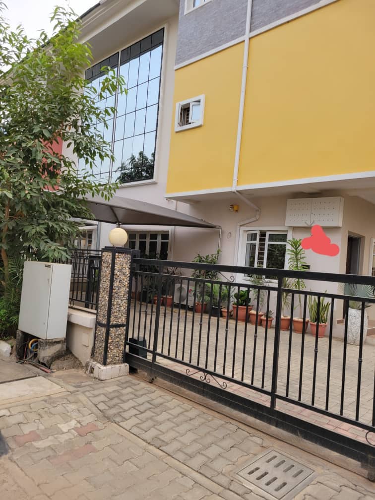 Synergyrealpro's tweet image. A spacious semi detached duplex at Apo . It comes with state of the art finishing.  
Whether you're seeking a comfortable family home or a stylish space, this spacious semi-detached duplex offers the perfect combination of modern design and convenience. 
Price:#200,000,000