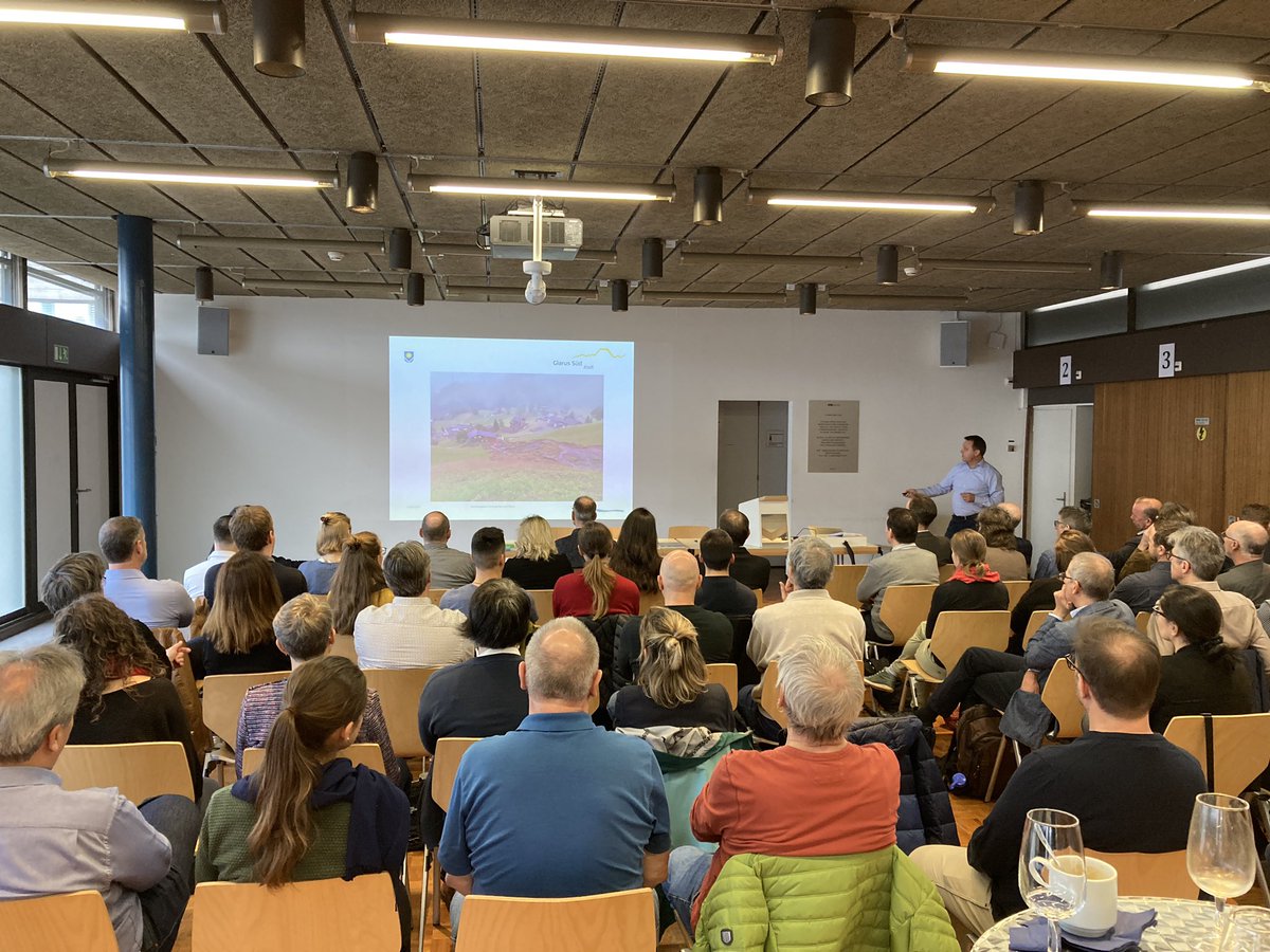 Spannendes Referat des <a href="/KantonGL/">Kanton Glarus</a> am Gesamtrapport Fachstab #Naturgefahren des Bundes, heute an der ETH Zürich. Thema: Entwicklung der Rutschung in Schwanden GL und #Bevökerungsschutz.

<a href="/bafuCH/">BAFU - OFEV - UFAM - FOEN</a> <a href="/swisstopo/">swisstopo</a> <a href="/meteoschweiz/">MeteoSchweiz</a> <a href="/seismoCH_D/">Erdbebendienst </a> @WSL_research <a href="/BABS_OFPP_UFPP/">BABS - OFPP - UFPP</a> @SLFDavos <a href="/ETH/">ETH Zürich</a>