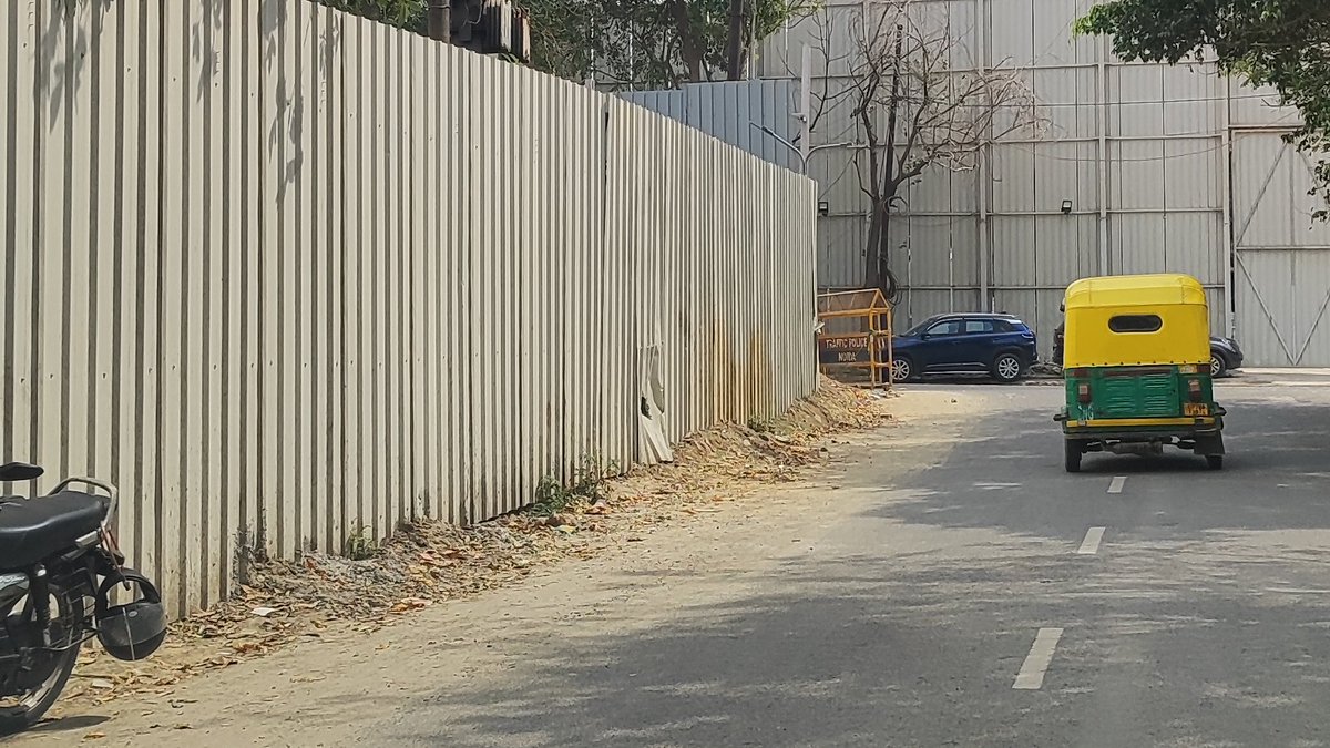 Thank you <a href="/CPCB_OFFICIAL/">Central Pollution Control Board</a> <a href="/noida_authority/">NOIDA Authority</a> <a href="/CeoNoida/">CEO, NOIDA Authority</a> for such a good cleaning condition of the road at sec 50 opposite Meghdutam apartment, under construction mall.
Mitti ka dhar pichle 1 month se esse hi koi hatana wala nahi.