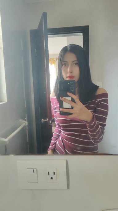 Sara Velez’s pics and videos