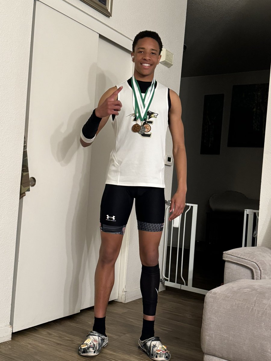 Jamar_Choyce's tweet image. Dixion track meet 400m 800m and the 4x4