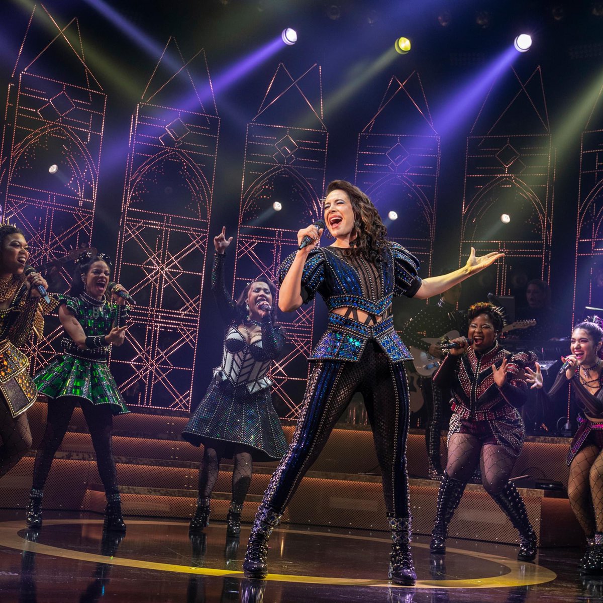 👑 Royal Offer: Save on tix to @SixBroadway! Use code BWYBOX when purchasing tickets at Broadway Direct to get up to 35% off. Valid for select performances through April 6. Visit BroadwayBox.com for more details. 📷: Joan Marcus   #six #sixthemusical #sixbroadway