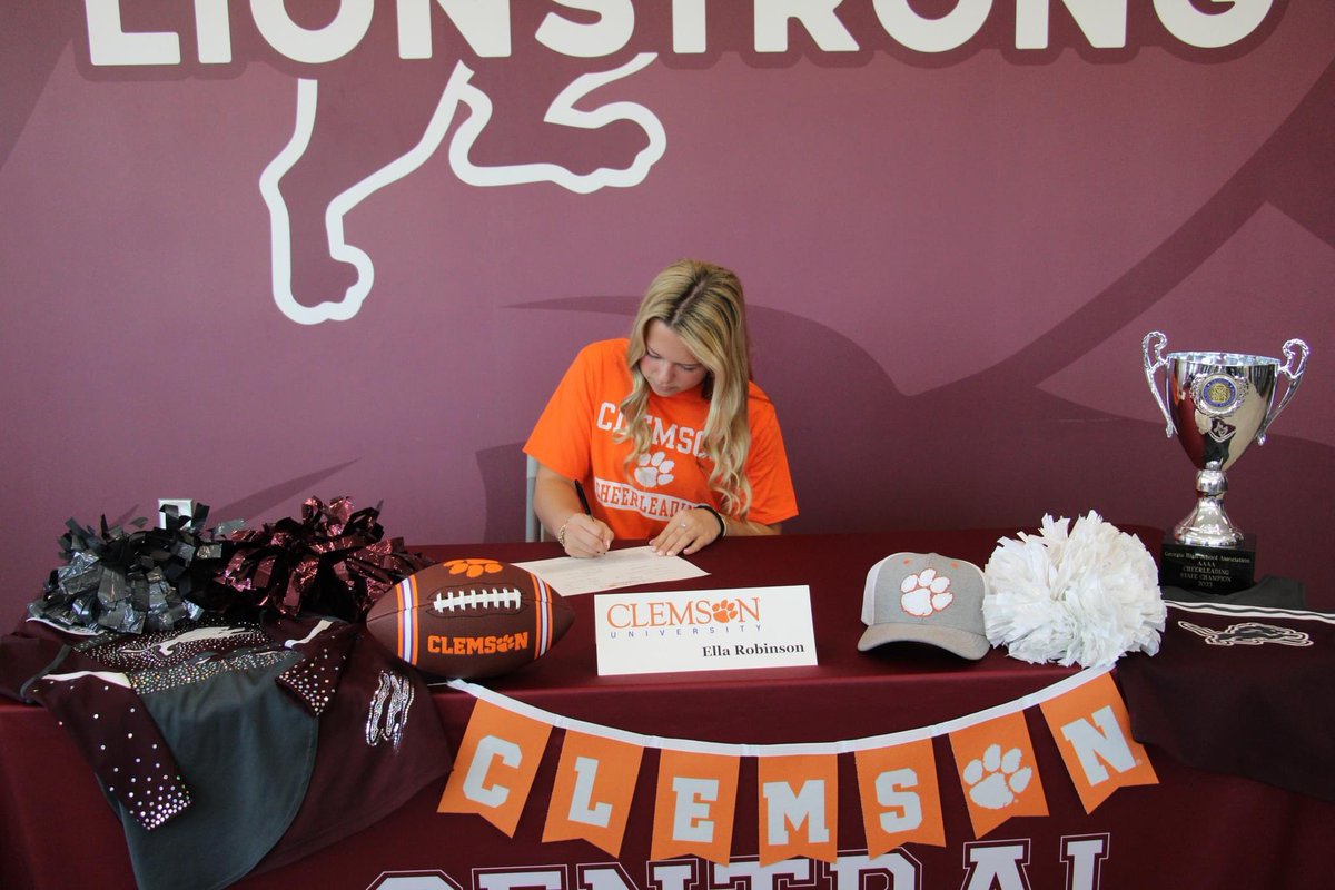 Central_Cheer tweet media