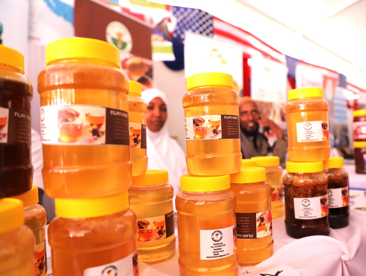 Sweet diversity of honey! Did you know that honey varies in color and taste depending on the flowers bees feed on? Thanks to @USAIDKenya training and equipment support, communities in northern Kenya are embracing beekeeping, as an alternative source of household income.