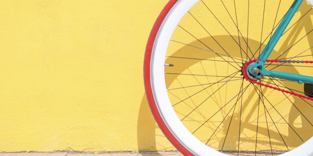 Check out the latest article from @HealthyDebate exploring the vital link between cycling, public health, and urban planning: ow.ly/At4Y50QZqOb And discover how @Fitwel supports cycling with strategies for bike sharing, parking, and lanes: ow.ly/cNRJ50QZqOa