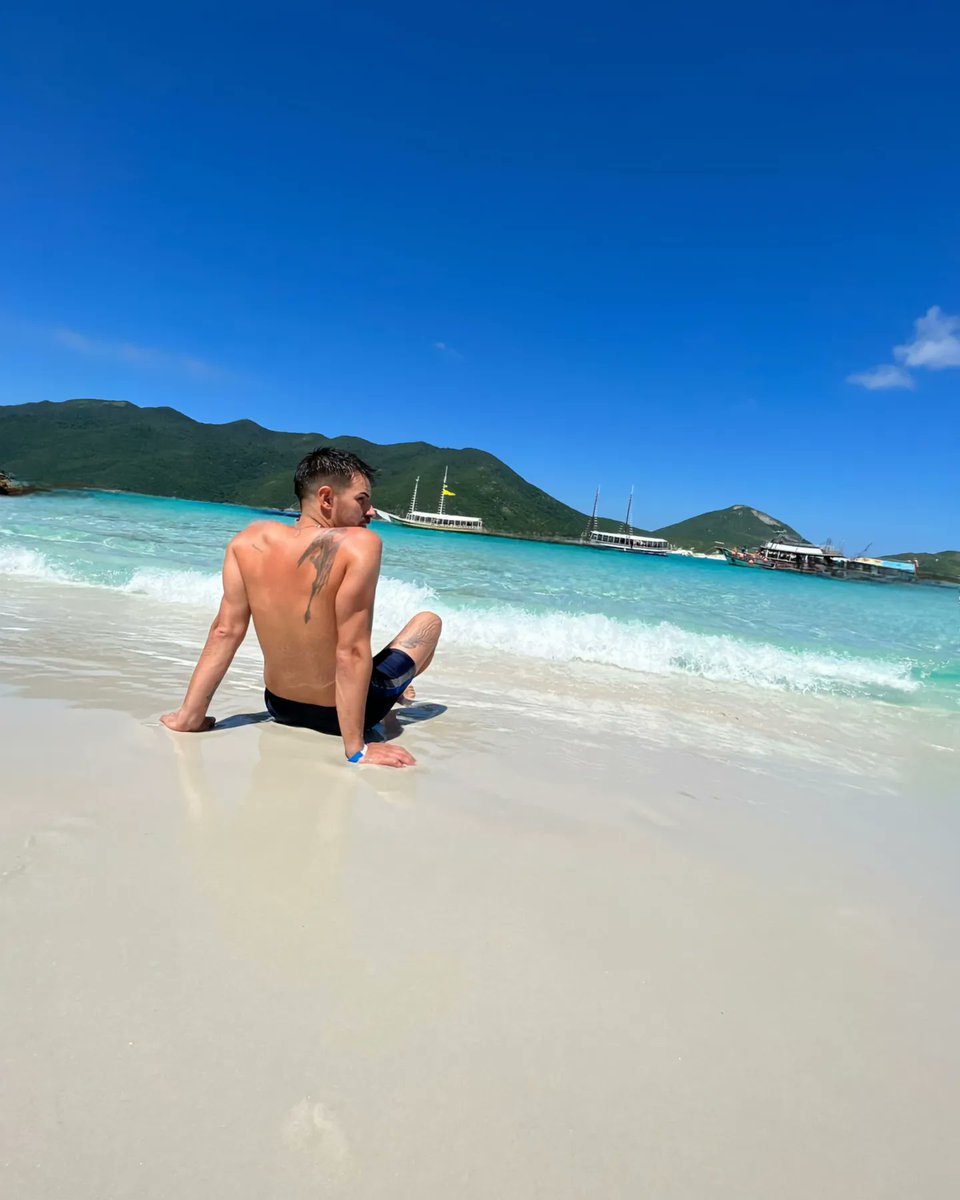 nickb181's tweet image. Que preferis el día o la noche? 🌞🆚️🌙