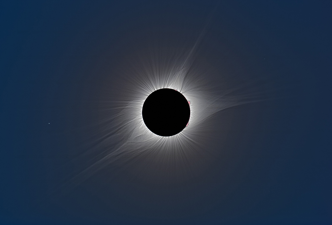 AAS_Office's tweet image. Countdown to the Great North American #Eclipse! On April 8, the Moon's 115-mile-wide dark shadow will sweep from Mexico to Eastern Canada, traversing the US from Texas to Maine in the process. #GAM2024 #Eclipse2024 #ExploreAstronomy eclipse.aas.org/eclipse-americ…
