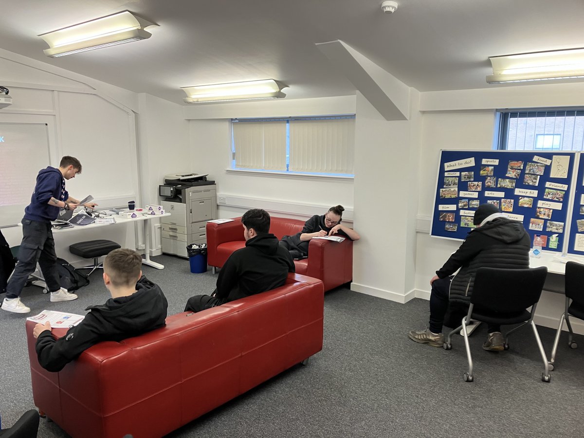 Excellent 2nd personal money management session with the fantastic Adam from @MyBnkScotland @MyBnk. So good being in our new space @whiteinchcentre! Always so impressed with the sharing of knowledge & discussions during these sessions. Each young person involved will now progress…