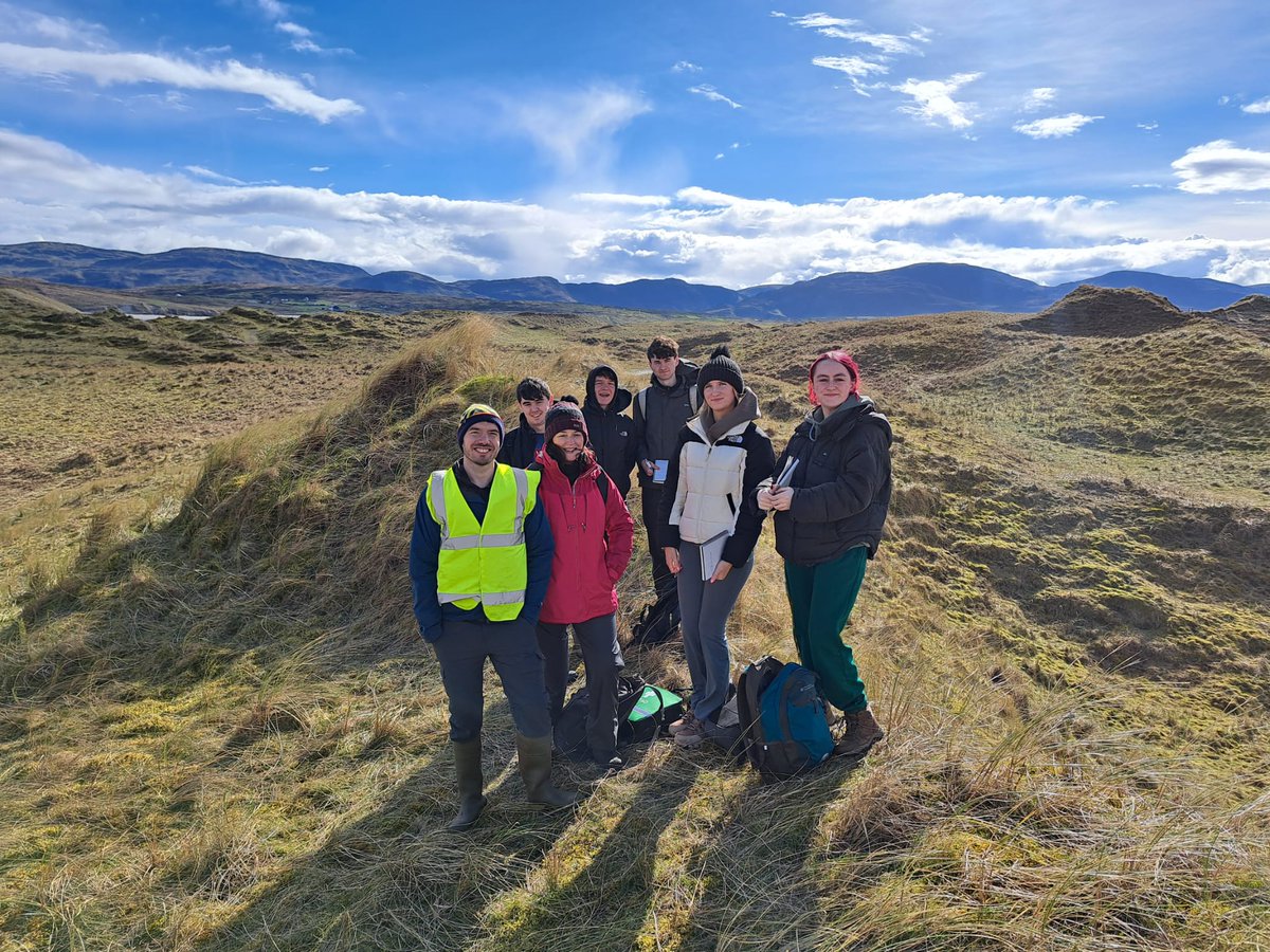 What a shot! Delighted that @StalagNick, Carla Sa Ferreira & the @Maynooth_BGS got to enjoy some blue skies and sunshine. #albumcovermoment