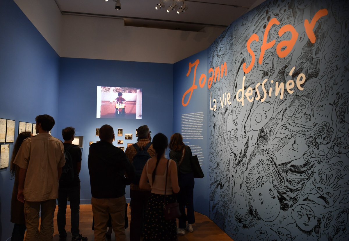 La 1ère rétrospective consacrée à <a href="/joannsfar/">Sfar Joann</a> en France est présentée jusqu’au 12 mai !
250 planches et dessins, dont de nombreux inédits, des carnets, des photographies et des films, pour retracer le parcours d’un géant de la BD.
👉 cutt.ly/uw3gsAhr
 📷 Thibaut Chapotot
