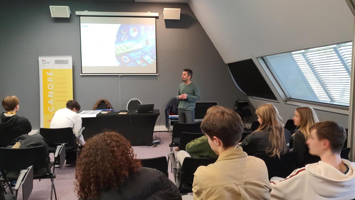 Canope_DTCVL's tweet image. 4 classes de collégiens et lycéens de la @RCValdeLoire attentifs & participatifs, à l'atelier proposé par @canope_37 "#Datavisualisation et pratiques sportives" aux #AJTOURS, 17èmes Assises du journalisme de @villedetours, sur la thématique phare "le journalisme, c'est sport" !