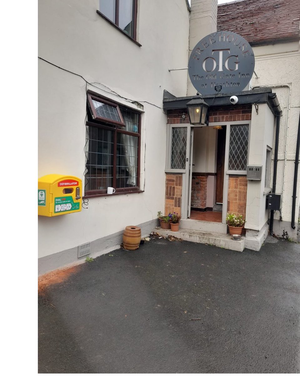 Second defibrillator commissioned at the Gate pub in Heathton. 2 done and  2 left to do 😊 #defribillator #savealife #charity #donation