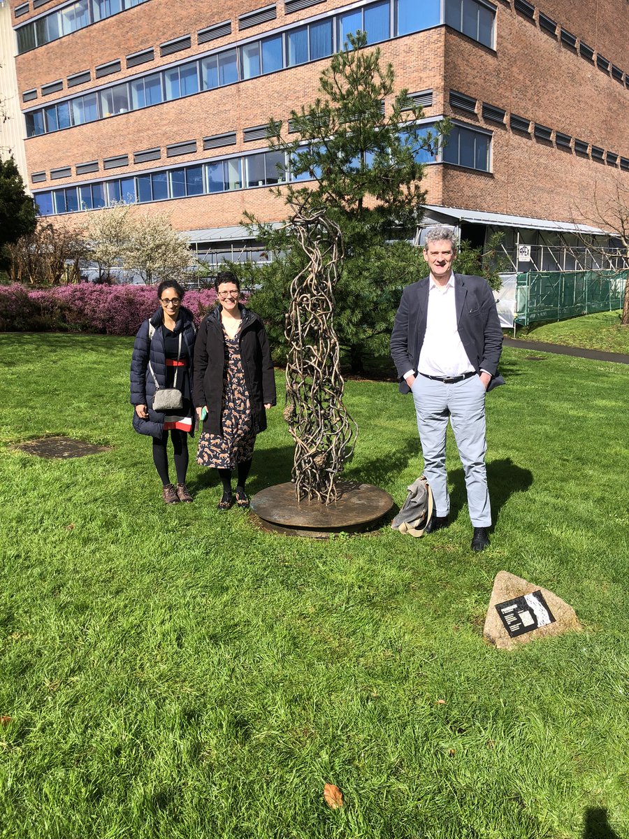 Wonderful to be able to highlight the importance of human fungal infections and the work we are doing with the @wellcometrust who visited the @MRCcmm today. Their visit coincided with snow, torrential rain and then a very short burst of sunshine allowing the photo opportunity.