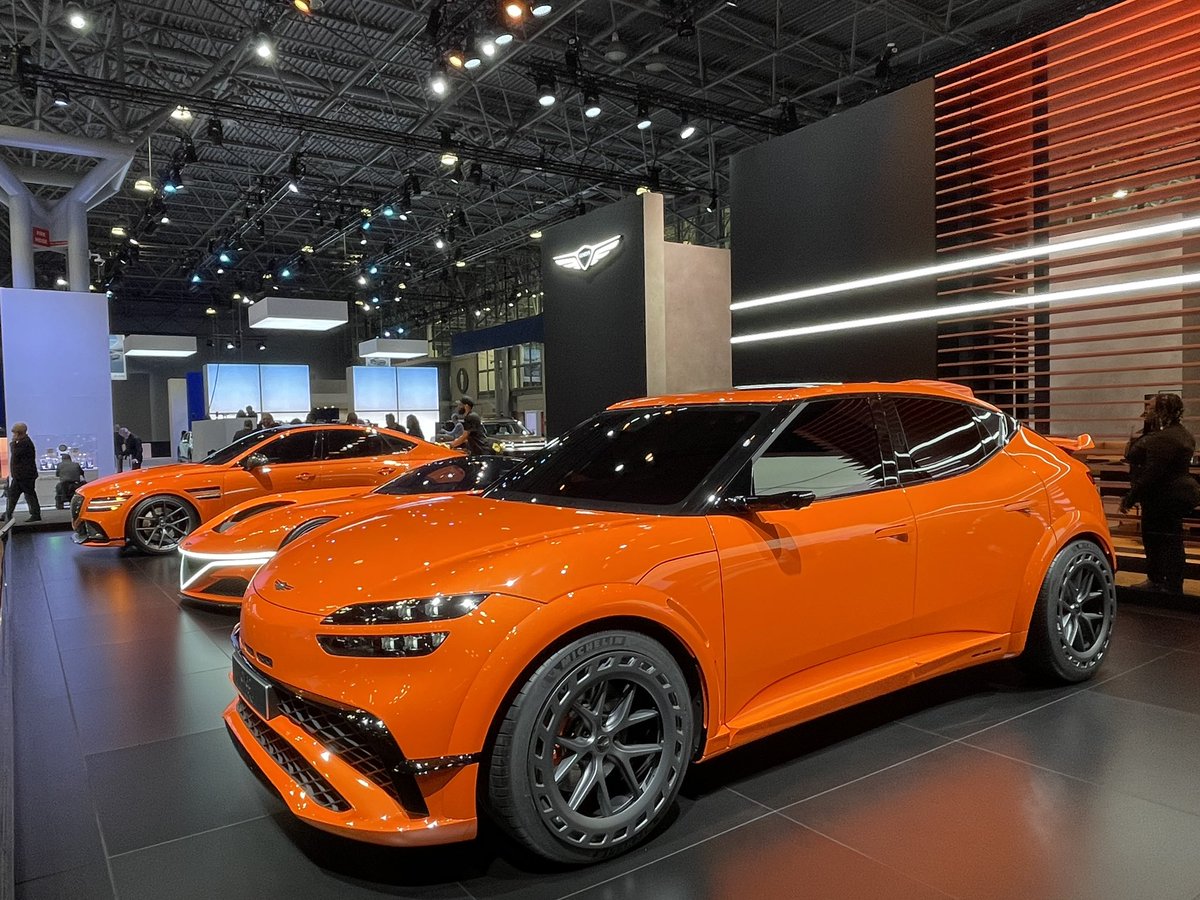 The GV60 Magma caught our eye at the New York Auto Show… it’s pretty hard to miss it! What do you make of it gang? Fully story of the news Genesis performance division right here ⬇️ electrifying.com/blog/article/g…