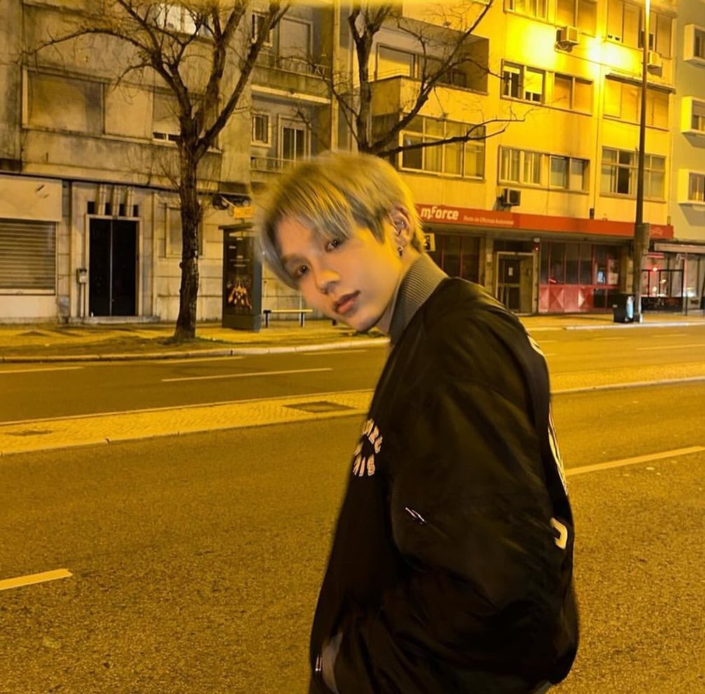kenzo's tweet photo. Alerting all BRIIZE: #RIIZE #Shotaro in @nigoldeneye's KENZO Lucky Tiger Bomber is the siren call. With 'KENZO Lucky Tiger' embroidery, heritage roars into the present.

#KENZONIGO @RIIZE_official https://t.co/SnuDEi5Zzr