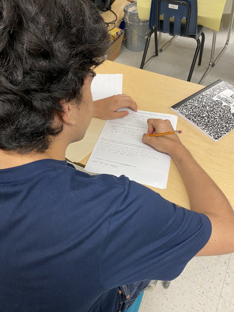 IG students practice on using the R.A.C.E. Strategy for the short answer questions. —-E.Torres @gutiexfer @McAllenISD @McAllenReads @ValeriaCarp_ @McAllenMemorial @McallenHigh @Rowe006 #WeAreIG