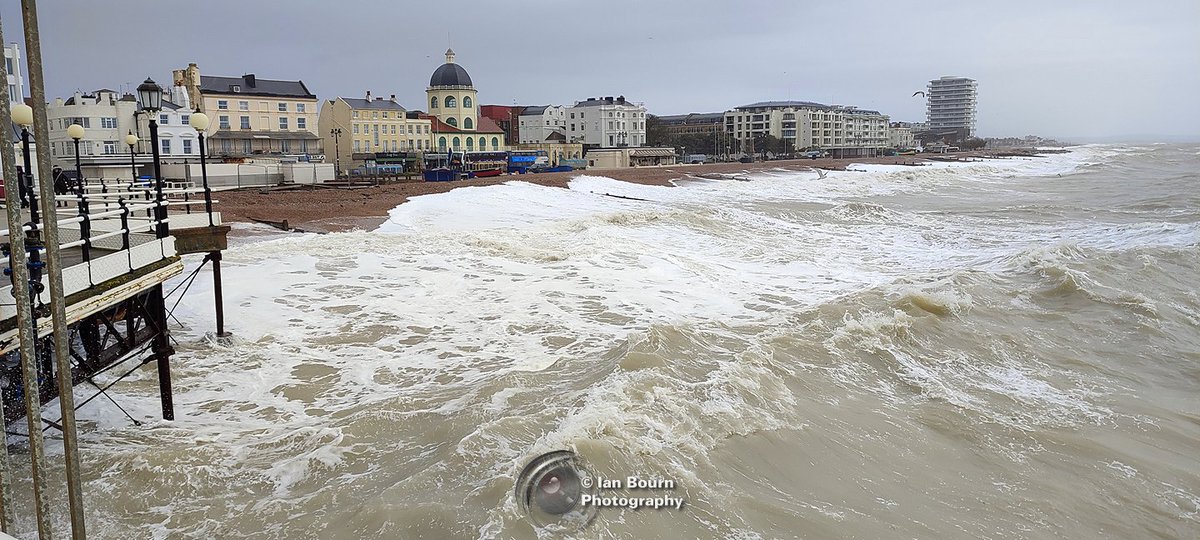 #Worthing weather - its nasty out today 28/03/2024. Big #storm seas! Huge waves came close to topping sea defences.